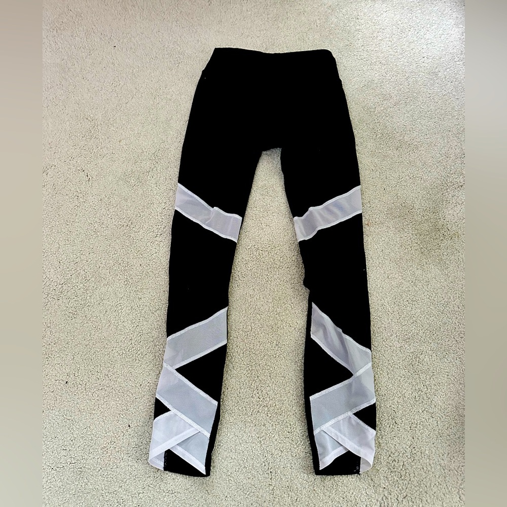 New Balance XS Leggings with White Shear: EUC!